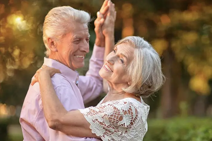 Don't Ever Give Up on Love: True Stories of Senior Romances