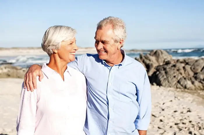 Don't Ever Give Up on Love: True Stories of Senior Romances